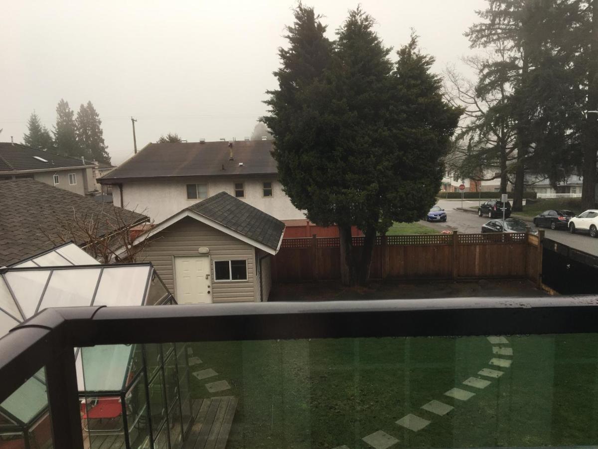 Lisa'S Home เบิร์นนาบี ภายนอก รูปภาพ